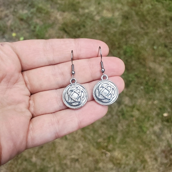 New Handmade Silver Celtic Knot Triquetra Earrings - Picture 12 of 16